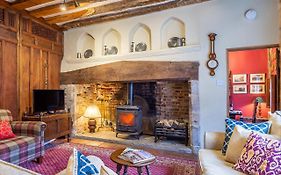 Extraordinary 15Th Century Timber Framed Cottage In Famous Medieval Village - The Tryst